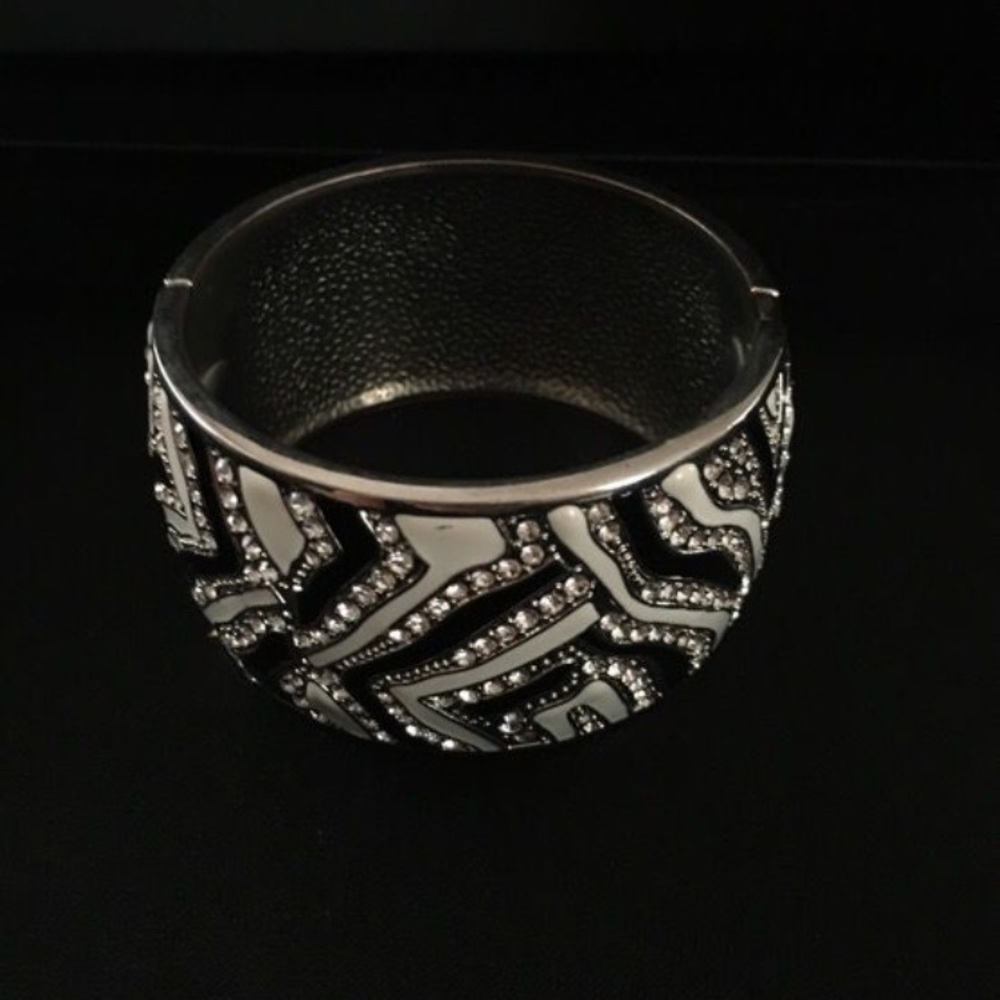 New **WHITE HOUSE BLACK MARKET Beautiful Bracelet