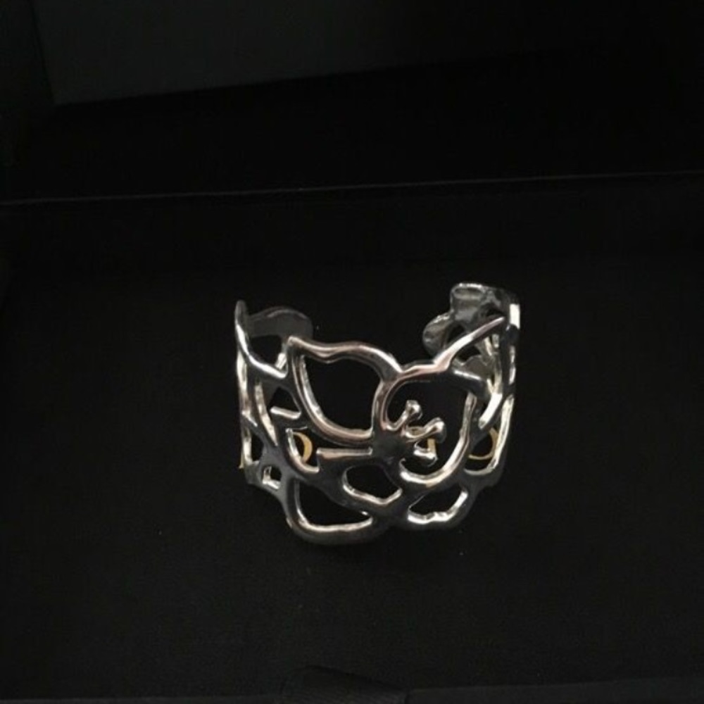 New **WHITE HOUSE BLACK MARKET Beautiful Bracelet