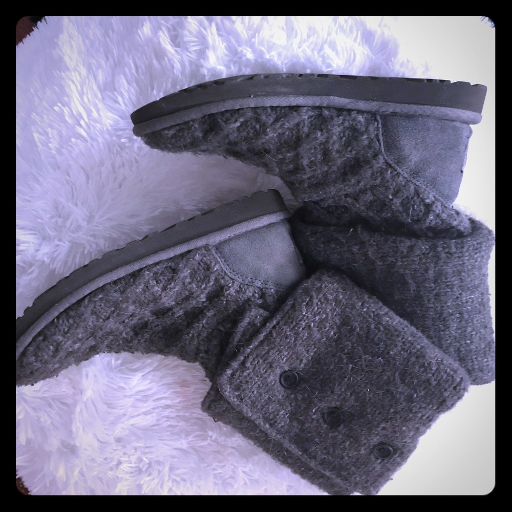 GREY KNIT UGGS- barely worn