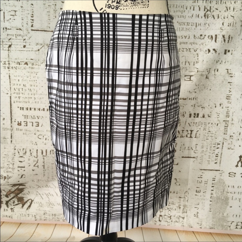 Apt 9 Bold Black & White Plaid Pencil Skirt.