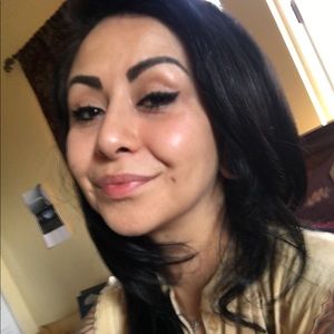 Meet your Posher, Leticia