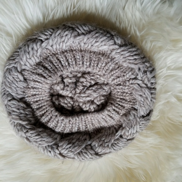 SOLD 🎉Knit hat - Picture 5 of 5