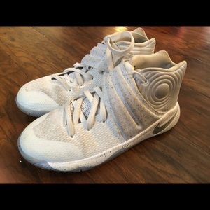 Kyrie 2 Kid’s Shoes 5Y