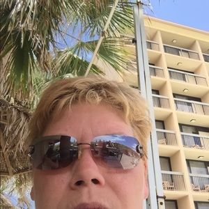 Meet your Posher, Lynn