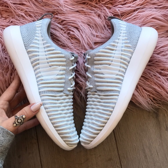 NWT Nike Roshe Two Flyknit Wolf 🐺 Grey - Picture 3 of 6