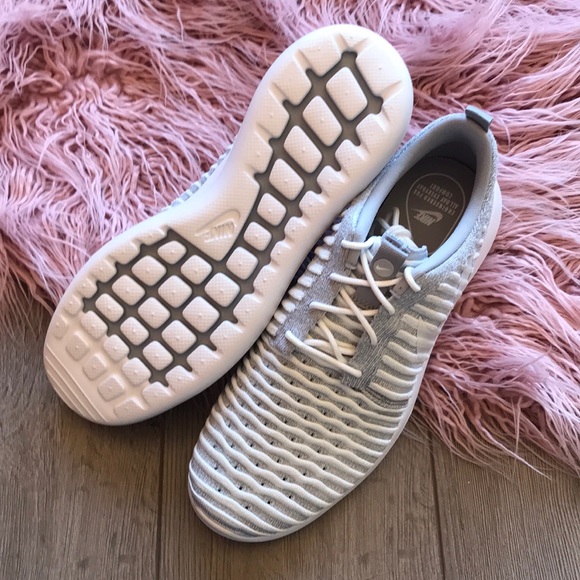 NWT Nike Roshe Two Flyknit Wolf 🐺 Grey - Picture 6 of 6