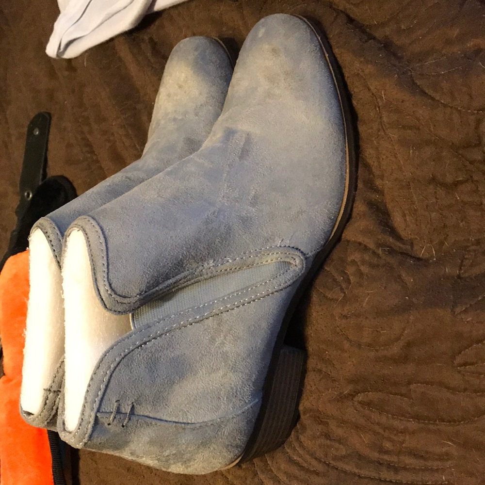 Maurice’s Light Gray Booties😍