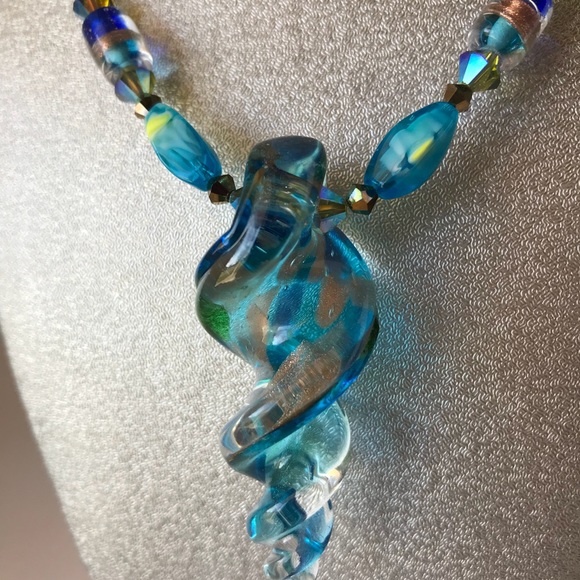 Handmade swirl pendant Swarovski crystal necklace - Picture 2 of 4