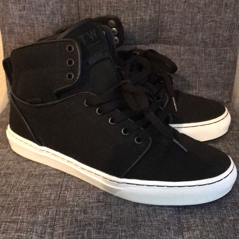 WORN ONCE MENS SIZE 7 OTW MOD VANS