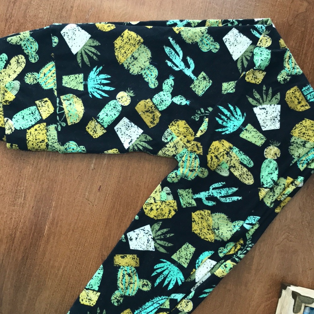 LuLaRoe OS Cactus Leggings