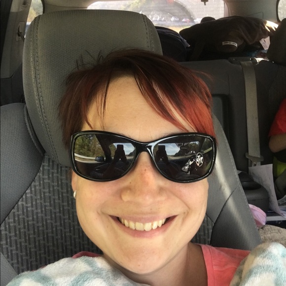 Meet your Posher, Deanna - Picture 1 of 1