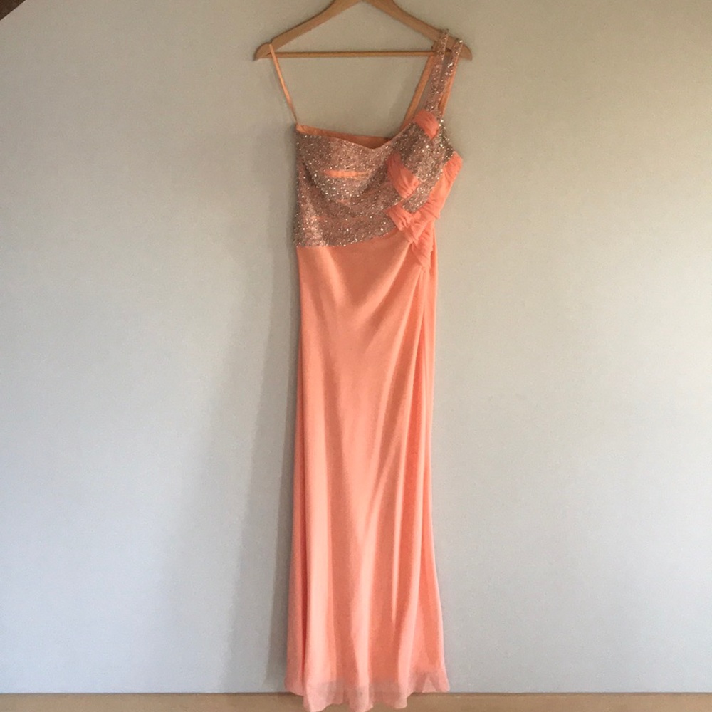 Gorgeous Faviana peach prom dress!