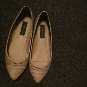 Nude flats