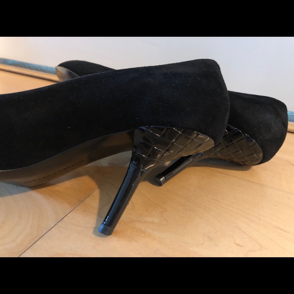 Bottega Veneta black suede pumps
