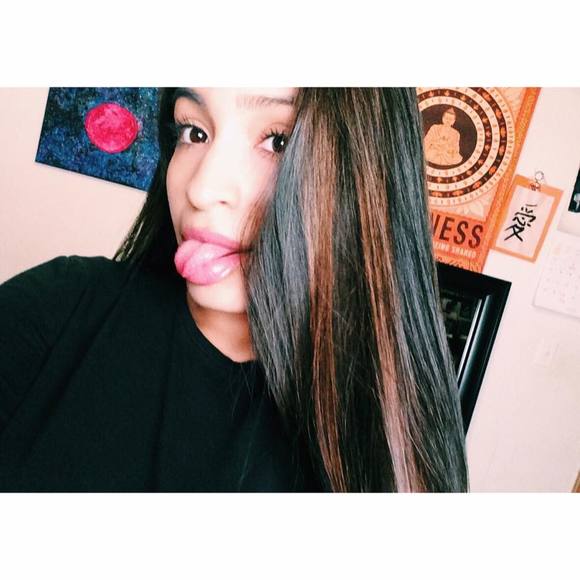 Meet your Posher, Desirée - Picture 1 of 1