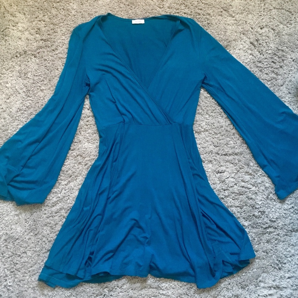 Tobi Long Bell Sleeve Dress Size M