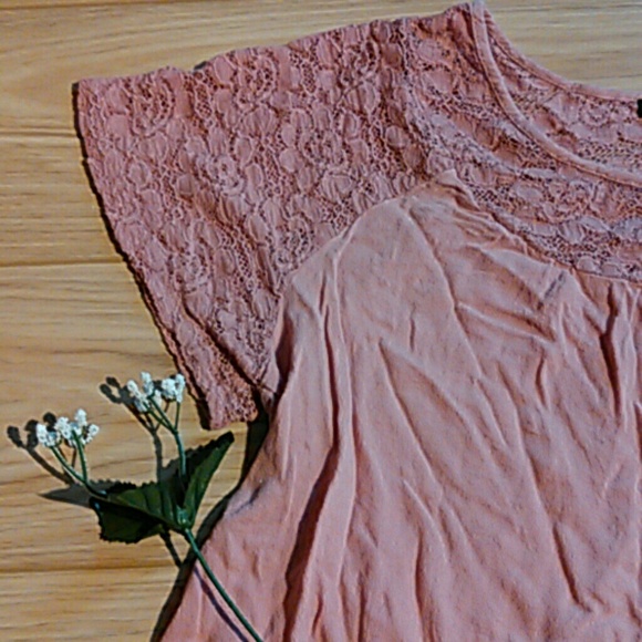 Rose Lace Crop - Picture 2 of 4