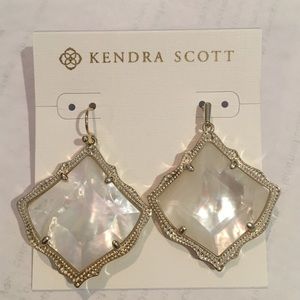Kendra Scott Kirsten Earrings in Ivory/Gold