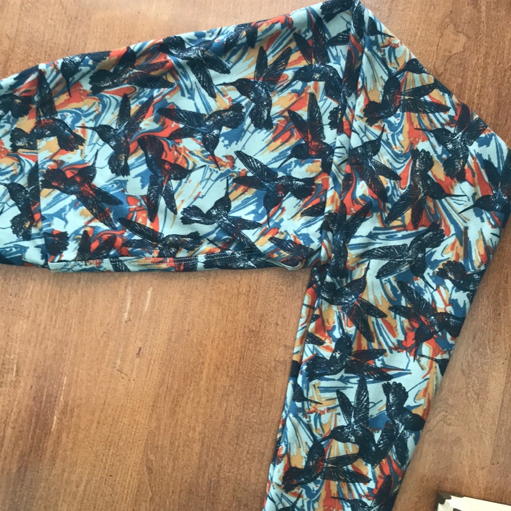LuLaRoe OS Hummingbird Leggings