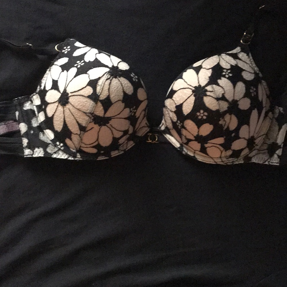 Victoria’s Secret bombshell plunge brah