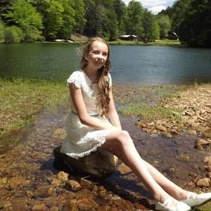 Meet your Posher, Hailey
