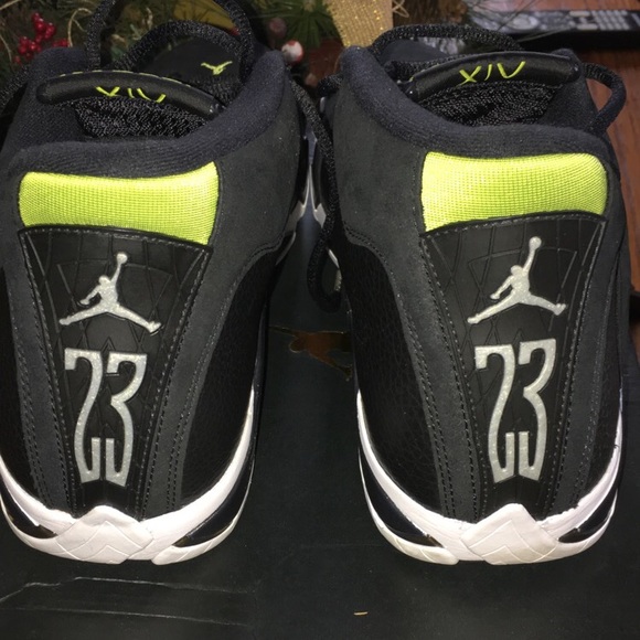 Athletic_Shoes