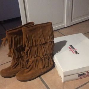Minnetonka women's size 6 brown boots
