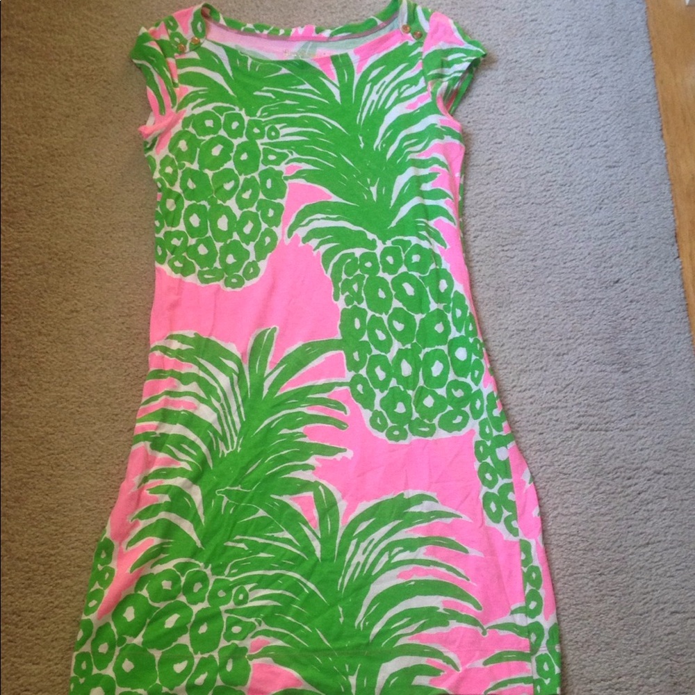 Lilly Pulitzer t-shirt pineapple dress