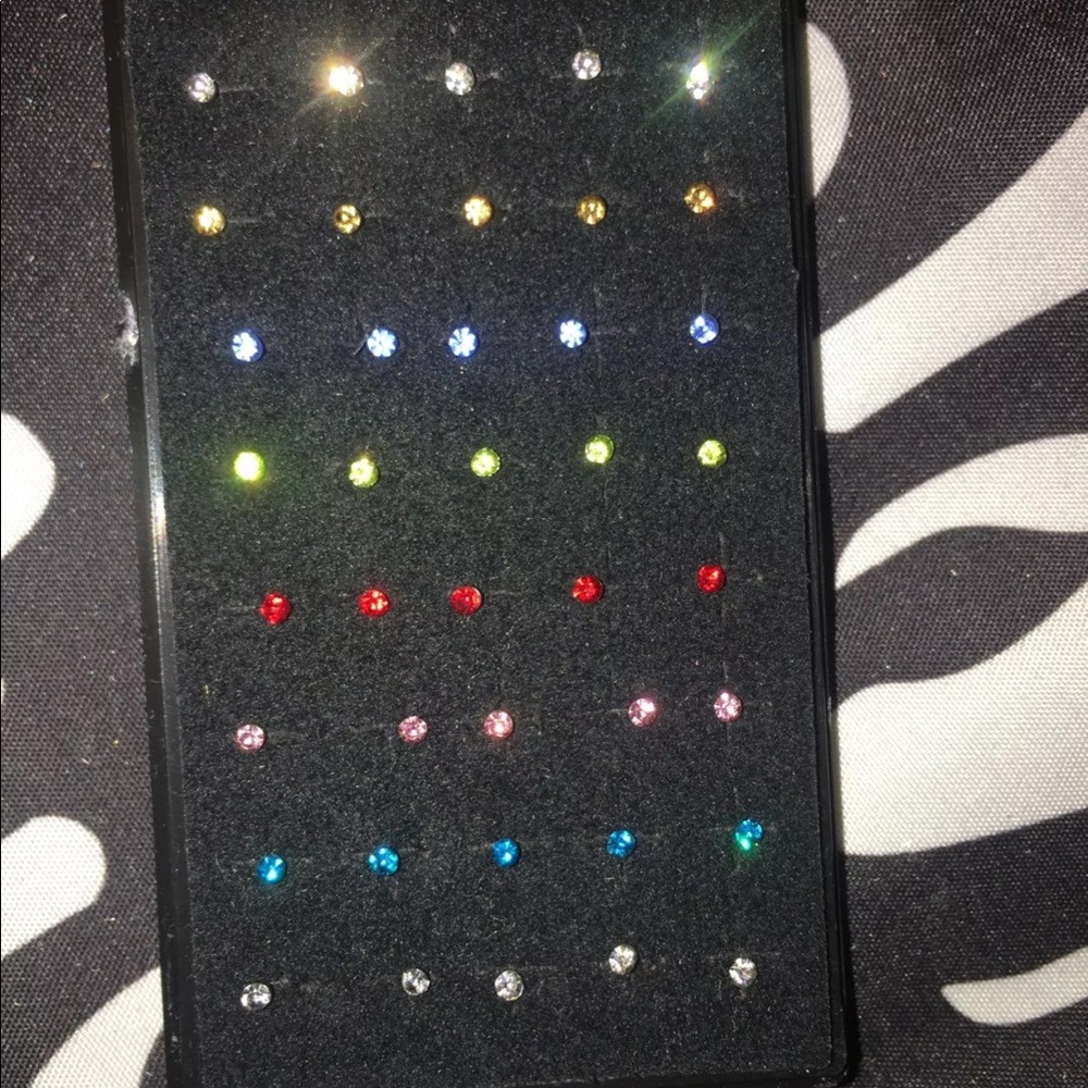 40 nose studs