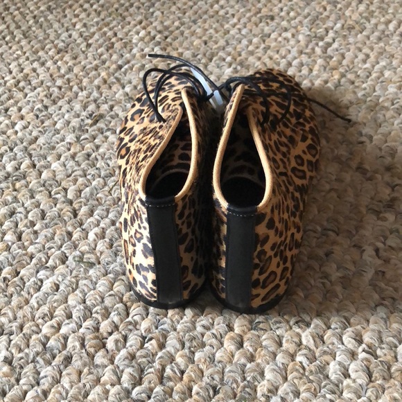 Women's Leopard Boots - Picture 8 of 8