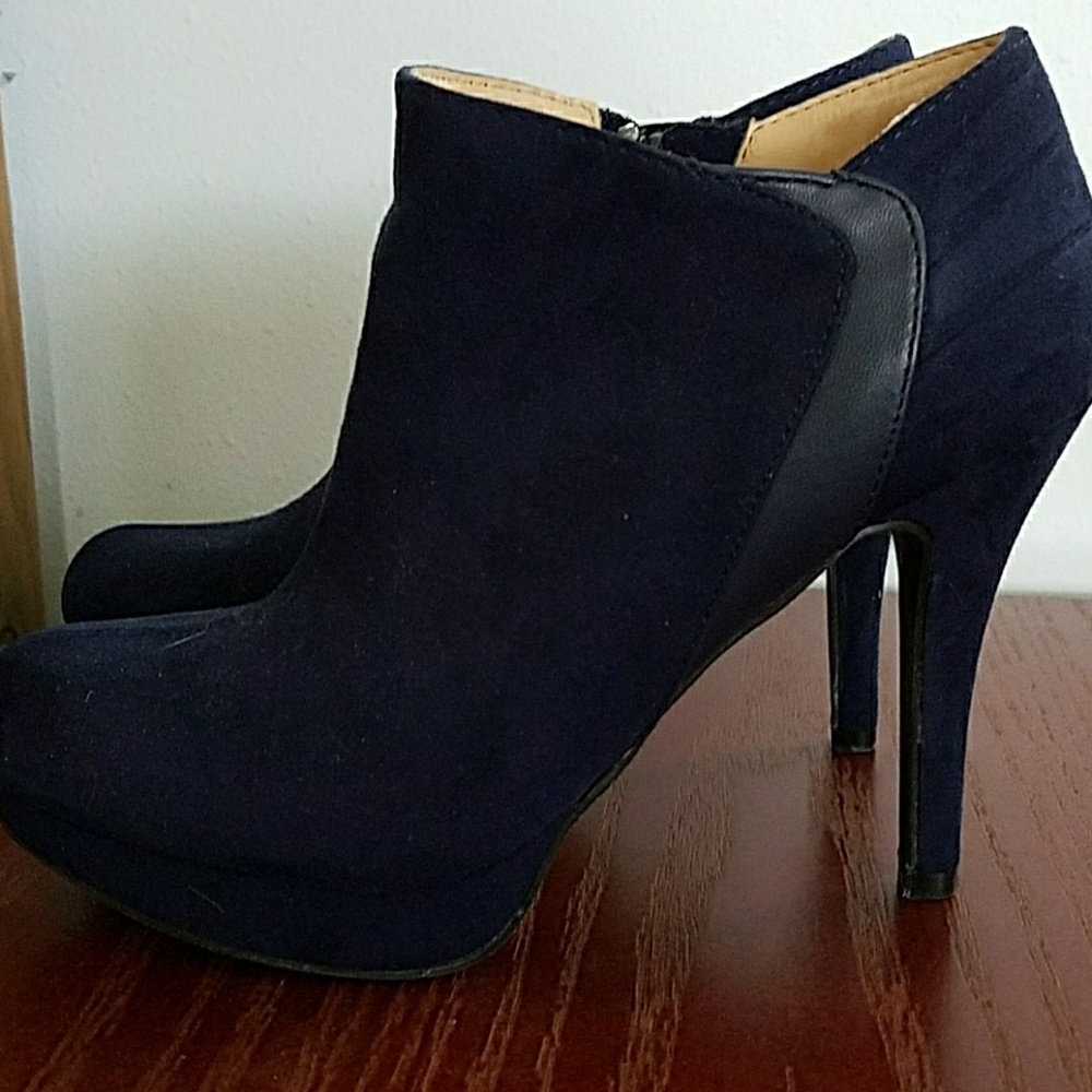 Navy heeled Booties
