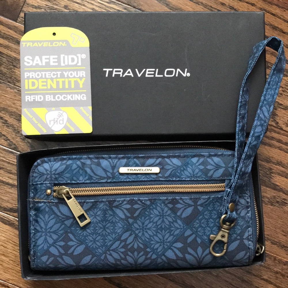 NWT Travelon Tailored Clutch Wallet (Safe ID)