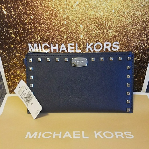Michael Kors Handbags - 🚨FINAL! NWT MK STUDDED LEATHER CLUTCH/WALLET
