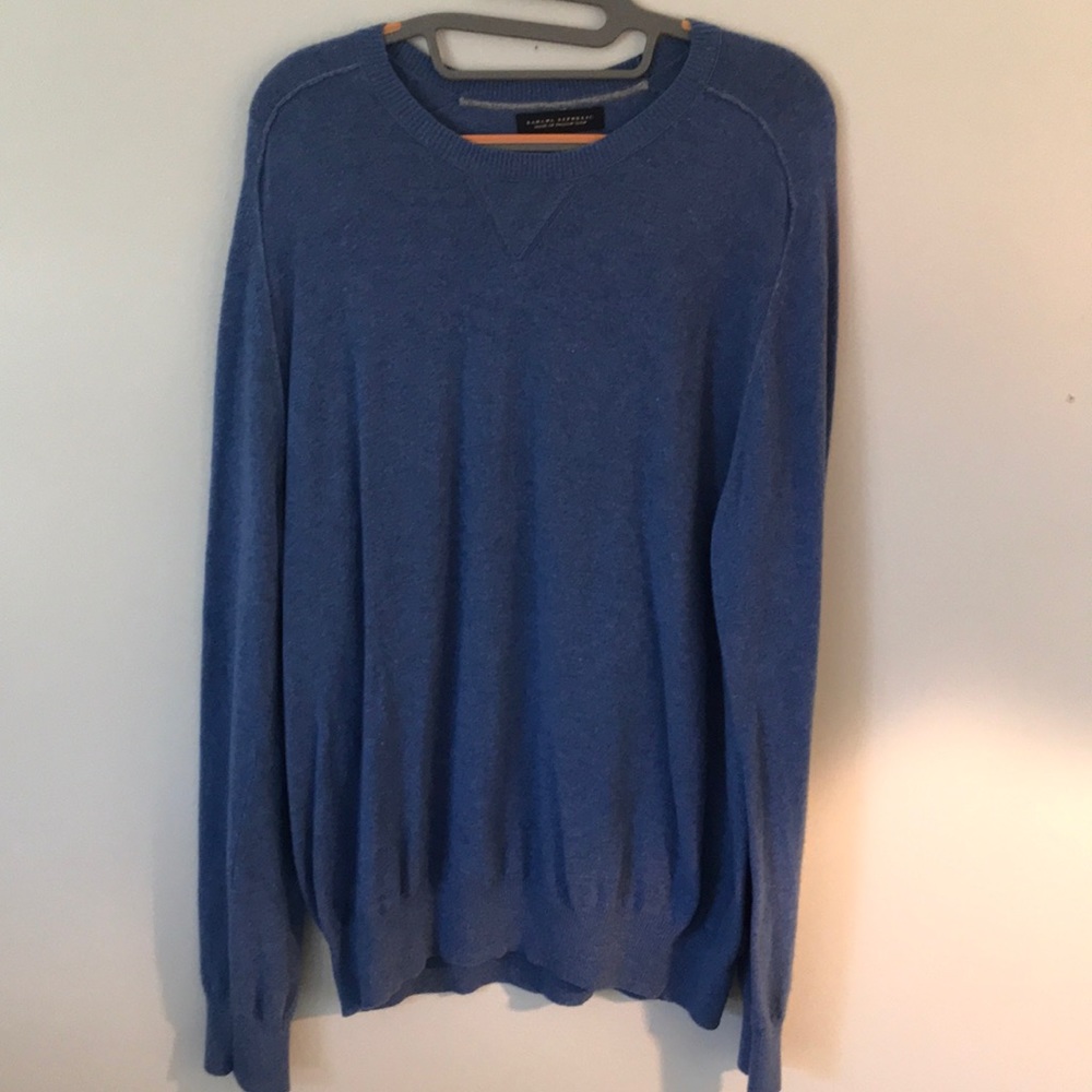 Large Banana Republic Sweater