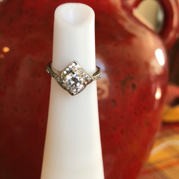 Jewelry - SILVER PLATED ZIRCON RING NWT SIZE 6