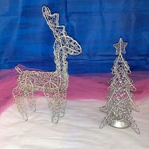 2pc Christmas decor adorable.