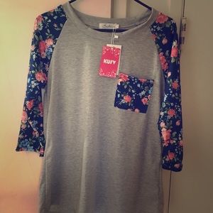 Fashion tee with flowered sleeves
