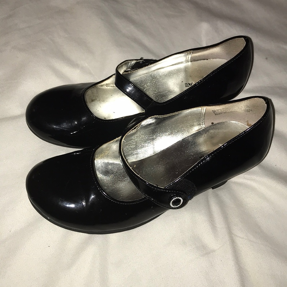 Girls dressy shoes 👠