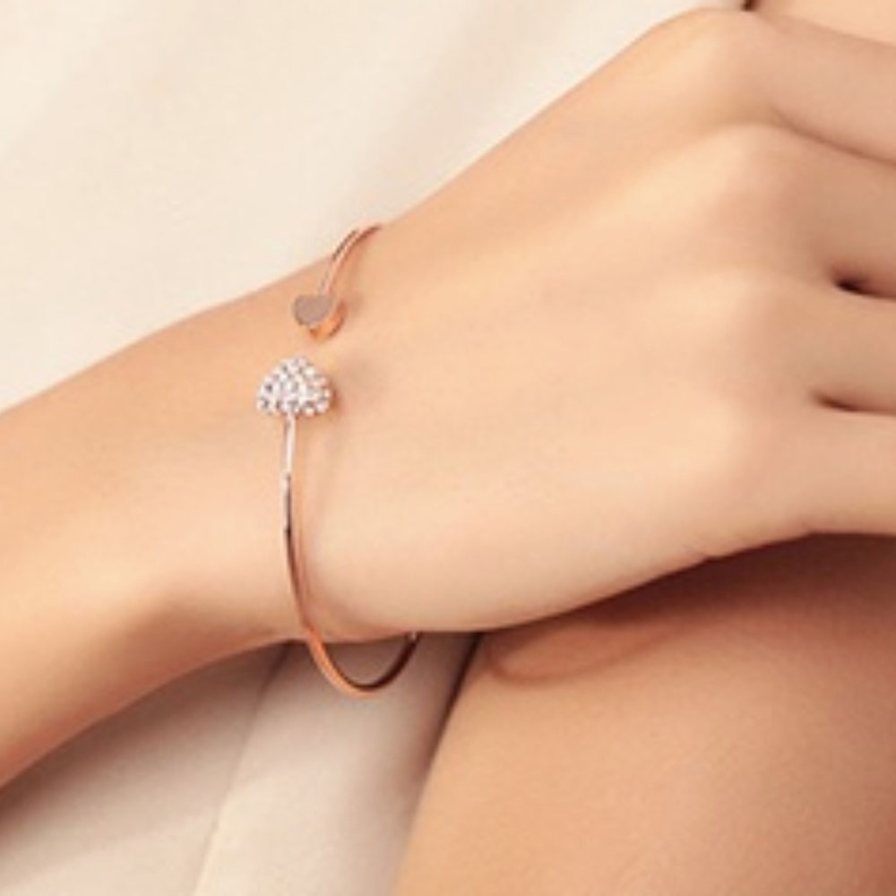 Fashion Adjustable Double Heart Bracelet - Picture 2 of 3