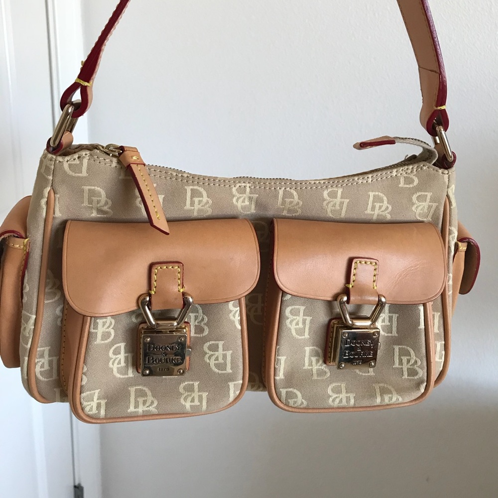 💕 Dooney and Bourke two pocket