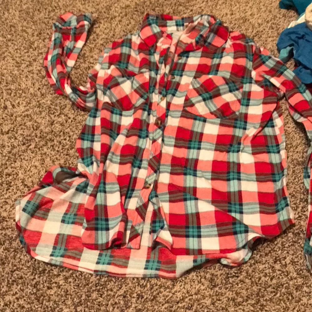 Women’s plaid button up