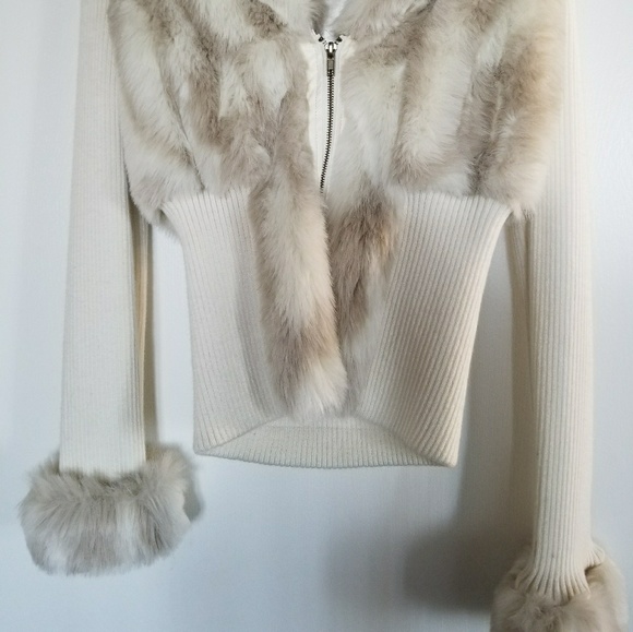 🐻‍❄️🤍Faux Fur sweater🐻‍❄️🤍 - Picture 2 of 2