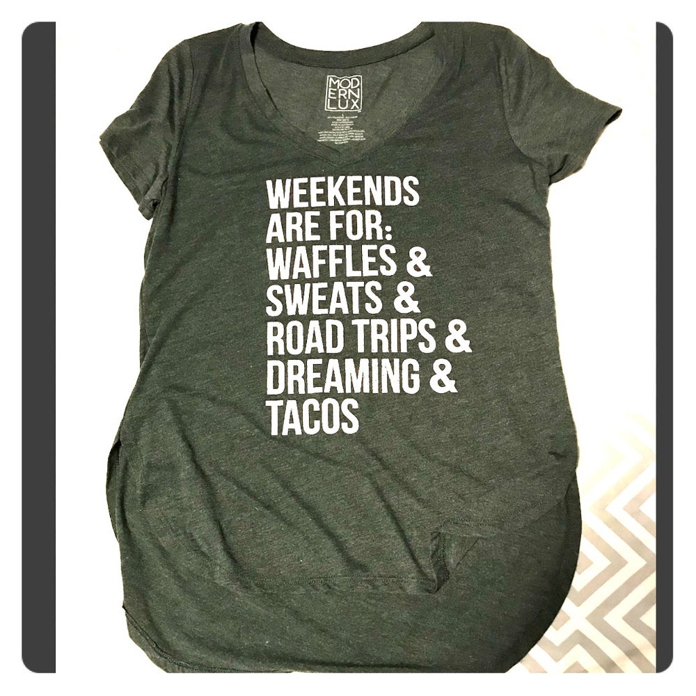 Printed Vneck tee🌮
