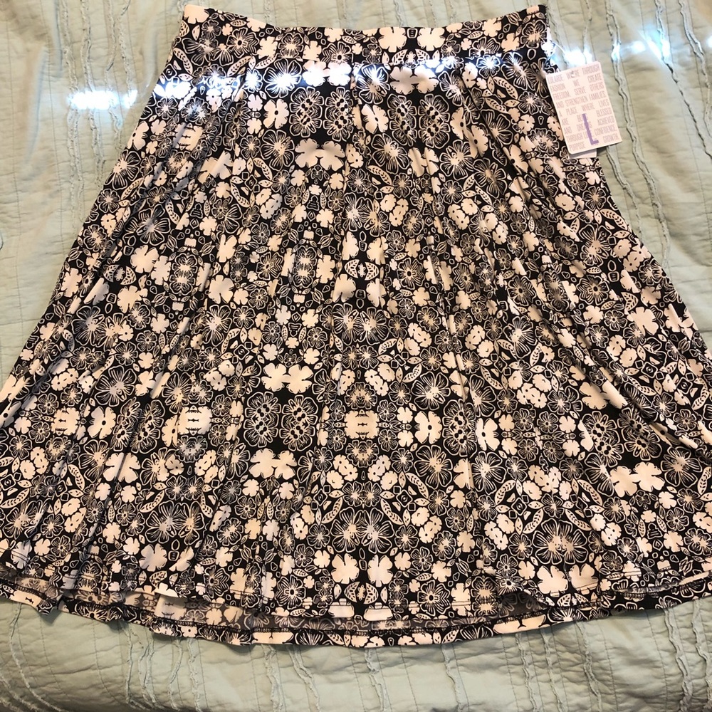 NWT LuLaRoe Large Madison Skirt