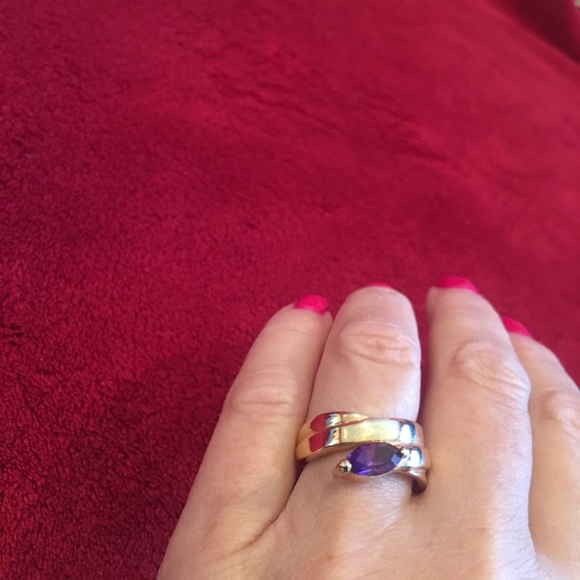 Purple Stoned Ring Gold Tone Band Size 7 - Picture 5 of 6