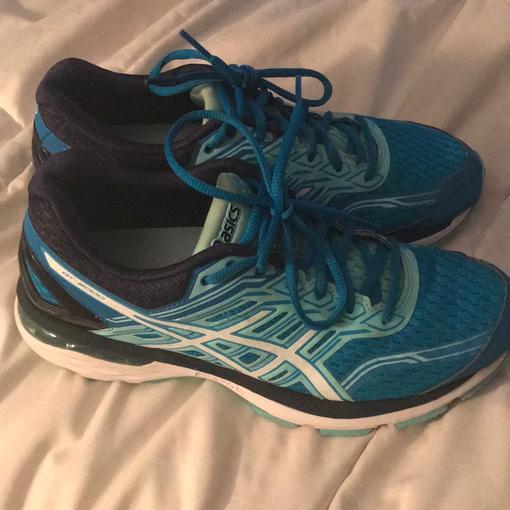 ASICS GT-2000 sneakers