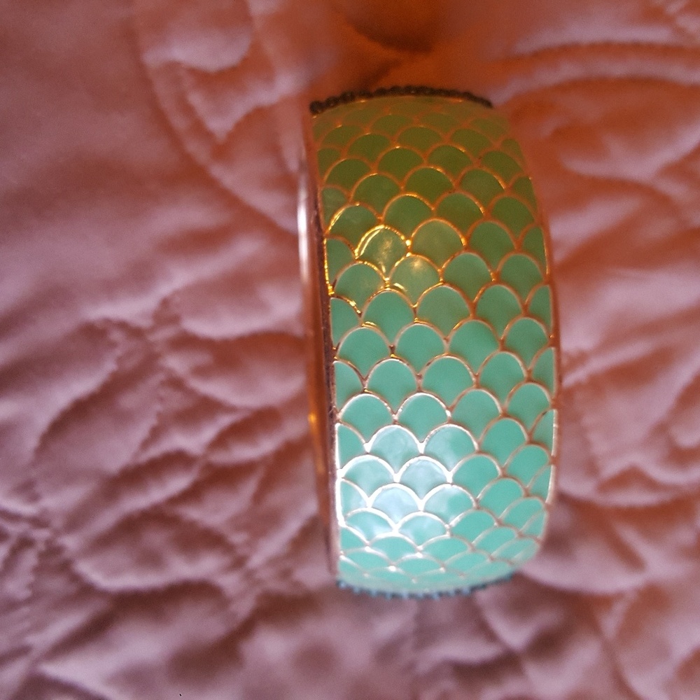 Bangle bracelet