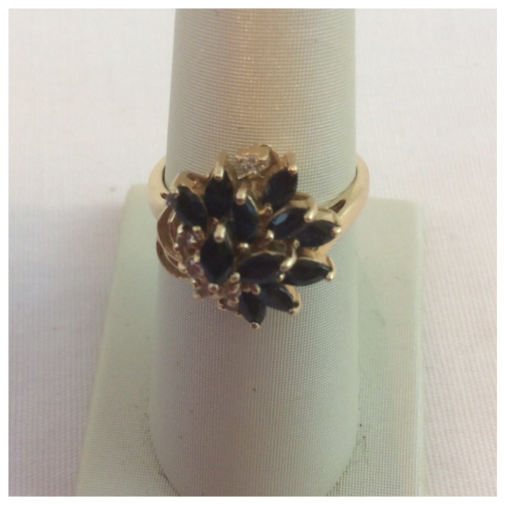 SAPPHIRE & DIAMOND RING - Picture 2 of 8