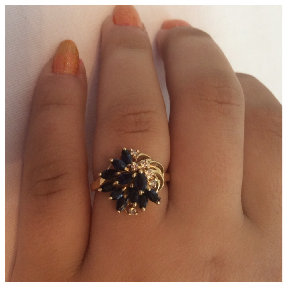 SAPPHIRE & DIAMOND RING - Picture 3 of 8