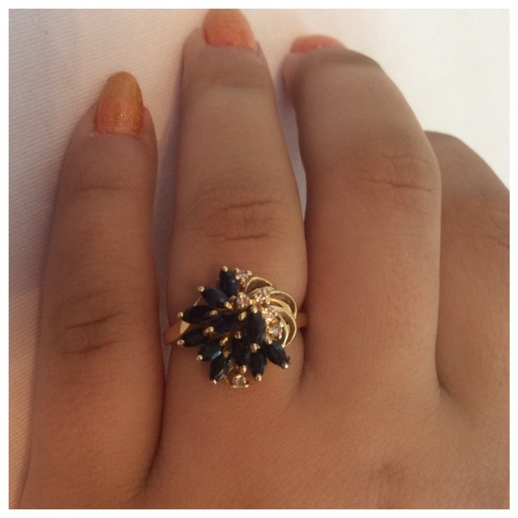 SAPPHIRE & DIAMOND RING - Picture 3 of 8